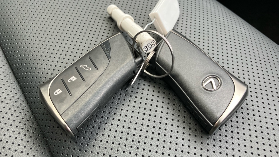 Lexus LBX 1.5 Premium Plus 5dr E-CVT Hybrid Hatchback - Image 28
