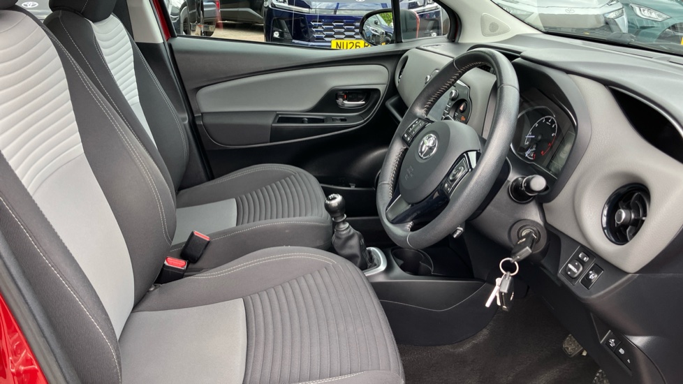 Toyota Yaris 1.5 VVT-i Icon 5dr Petrol Hatchback - Image 12