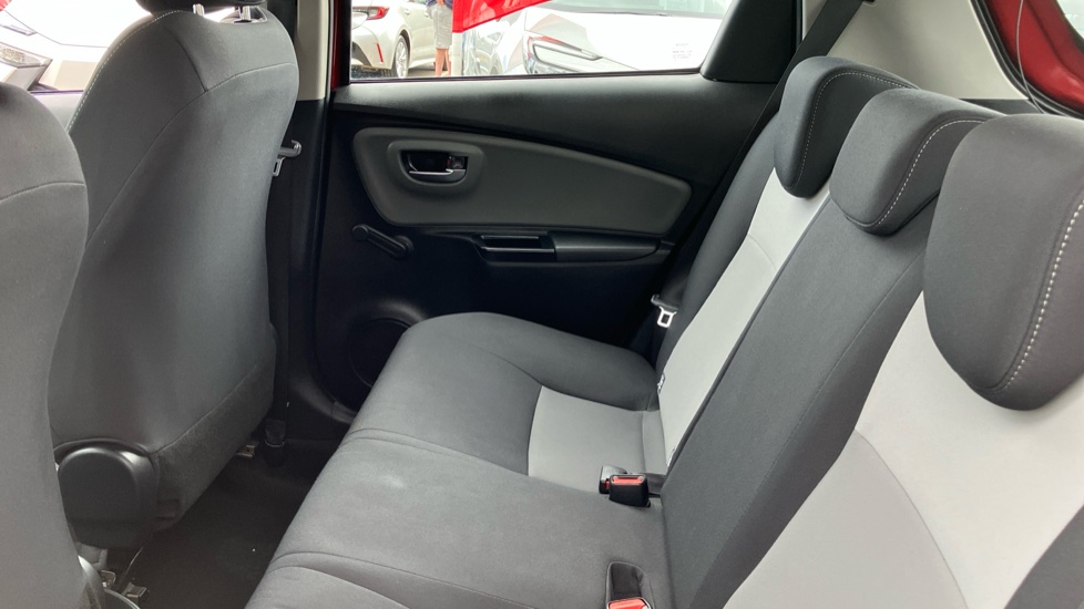 Toyota Yaris 1.5 VVT-i Icon 5dr Petrol Hatchback - Image 15