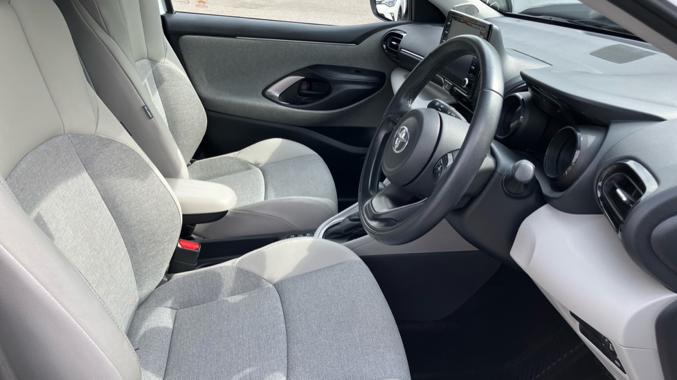 Toyota Yaris 1.5 Hybrid Excel 5dr CVT Hybrid Hatchback - Image 12