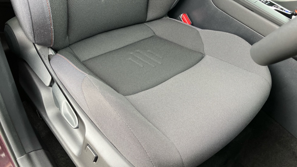 Toyota C-HR 2.0 PHEV Design 5dr CVT Hatchback - Image 17