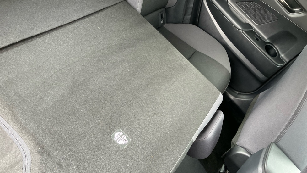 Toyota C-HR 2.0 PHEV Design 5dr CVT Hatchback - Image 18