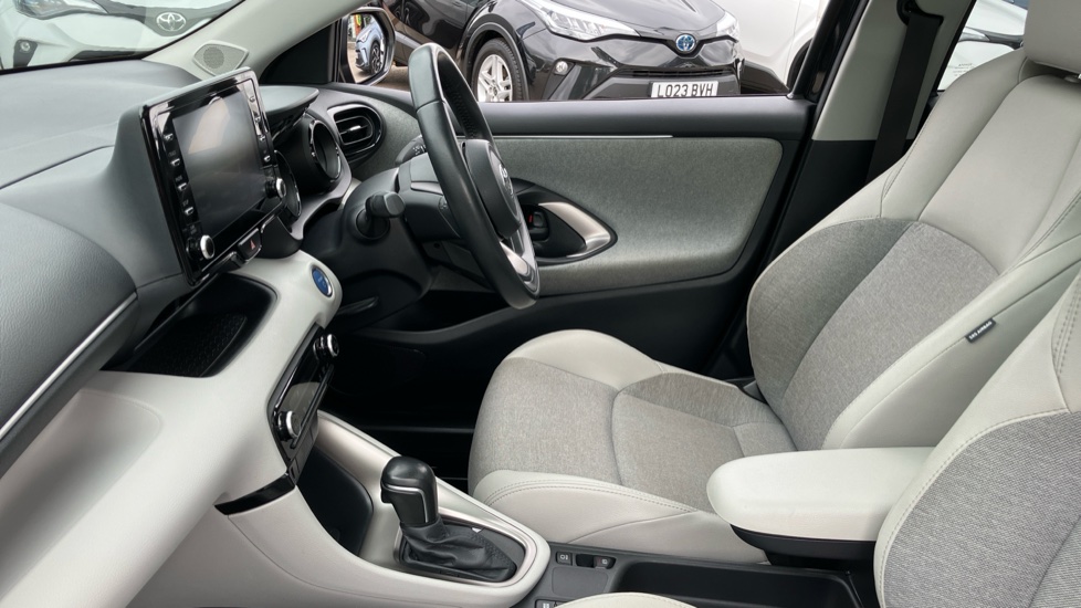 Toyota Yaris 1.5 Hybrid Excel 5dr CVT Hybrid Hatchback - Image 5