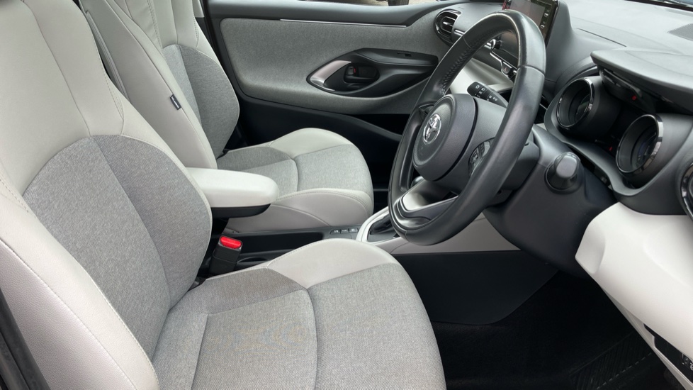 Toyota Yaris 1.5 Hybrid Excel 5dr CVT Hybrid Hatchback - Image 12
