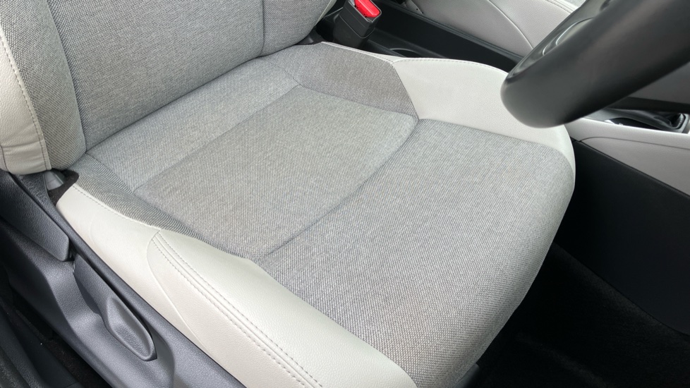 Toyota Yaris 1.5 Hybrid Excel 5dr CVT Hybrid Hatchback - Image 17