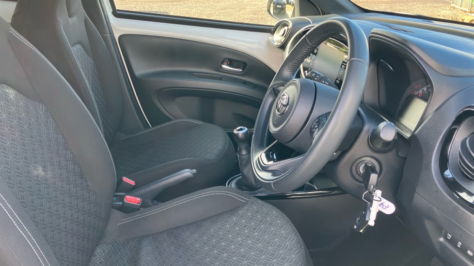 Toyota Aygo X 1.0 VVT-i Edge 5dr Petrol Hatchback - Image 12