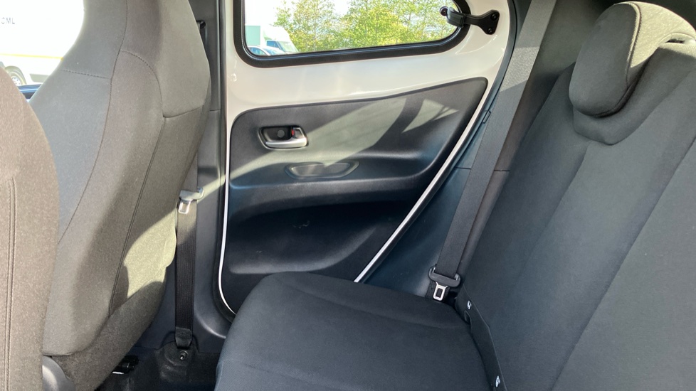 Toyota Aygo X 1.0 VVT-i Edge 5dr Petrol Hatchback - Image 15