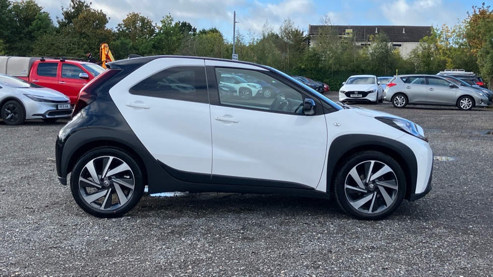 Toyota Aygo X 1.0 VVT-i Edge 5dr Petrol Hatchback - Image 23