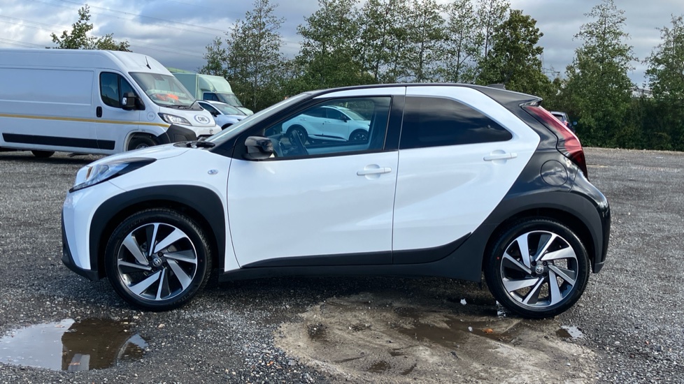 Toyota Aygo X 1.0 VVT-i Edge 5dr Petrol Hatchback - Image 24