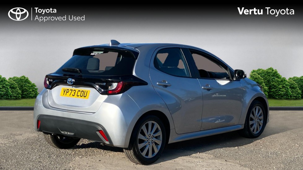 Toyota Yaris 1.5 Hybrid Icon 5dr CVT Hybrid Hatchback - Image 2