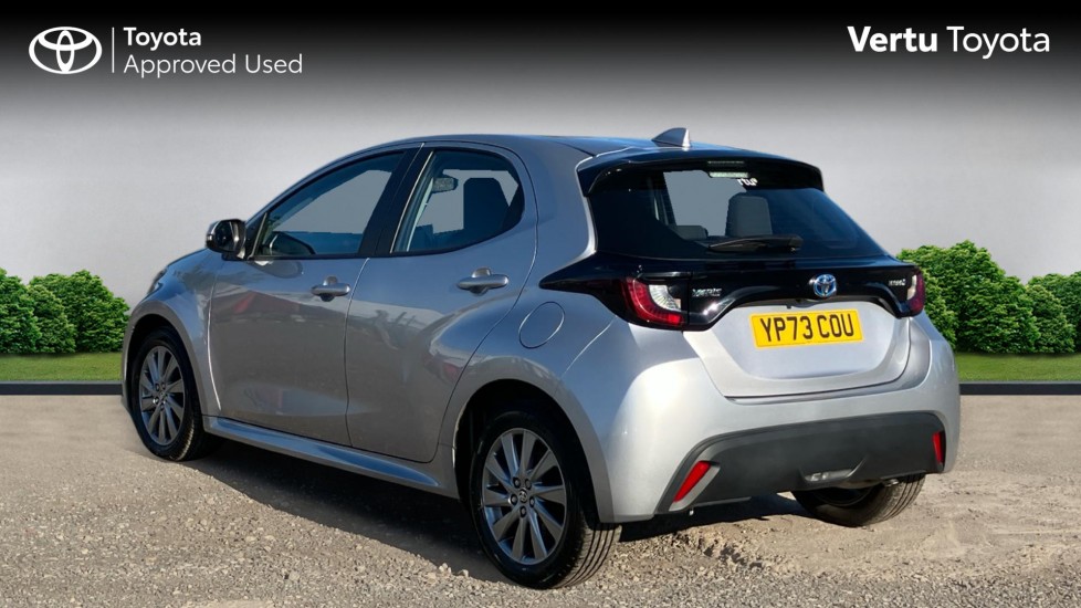 Toyota Yaris 1.5 Hybrid Icon 5dr CVT Hybrid Hatchback - Image 4