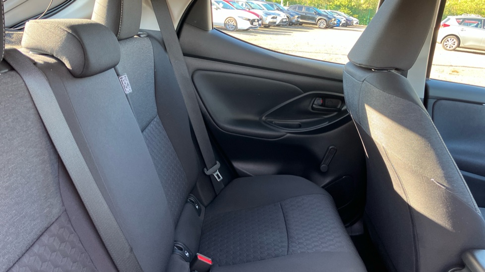 Toyota Yaris 1.5 Hybrid Icon 5dr CVT Hybrid Hatchback - Image 8