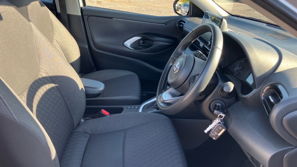 Toyota Yaris 1.5 Hybrid Icon 5dr CVT Hybrid Hatchback - Image 12