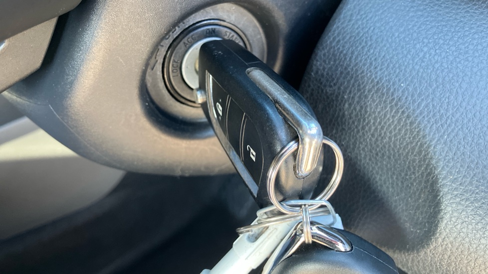 Toyota Yaris 1.5 Hybrid Icon 5dr CVT Hybrid Hatchback - Image 16