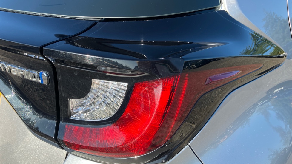 Toyota Yaris 1.5 Hybrid Icon 5dr CVT Hybrid Hatchback - Image 21