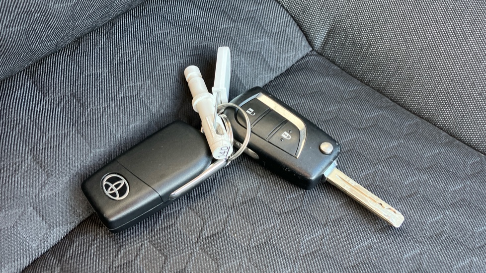 Toyota Yaris 1.5 Hybrid Icon 5dr CVT Hybrid Hatchback - Image 28