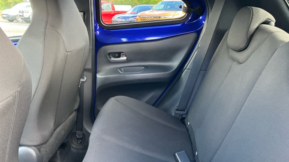 Toyota Aygo X 1.0 VVT-i Edge 5dr Auto Petrol Hatchback - Image 15
