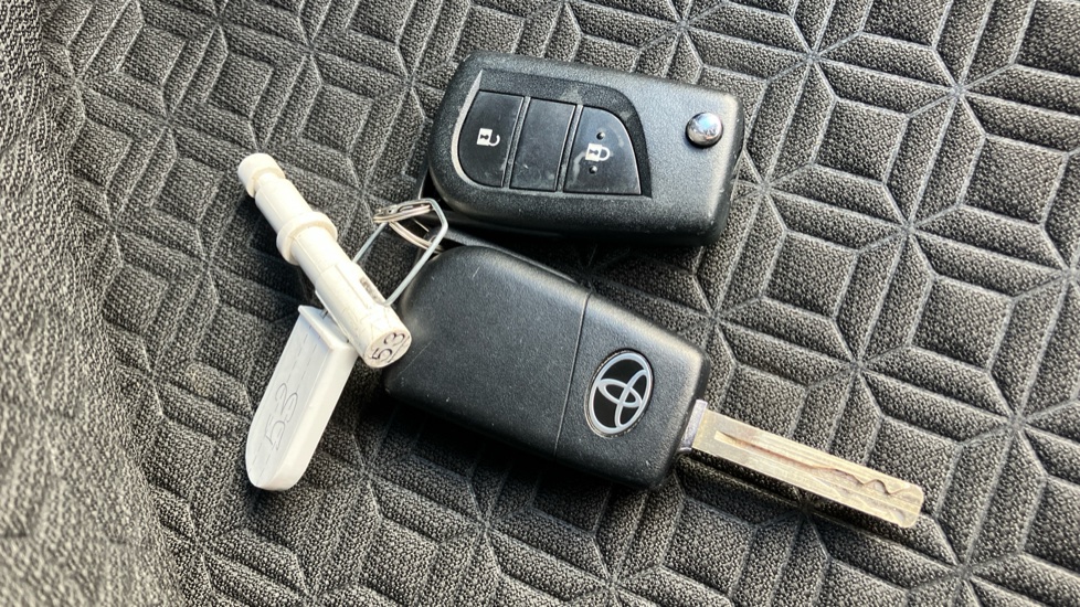 Toyota Aygo X 1.0 VVT-i Edge 5dr Auto Petrol Hatchback - Image 28