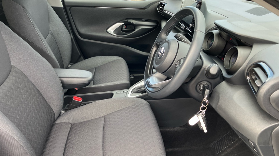 Toyota Yaris 1.5 Hybrid Design 5dr CVT Hybrid Hatchback - Image 12
