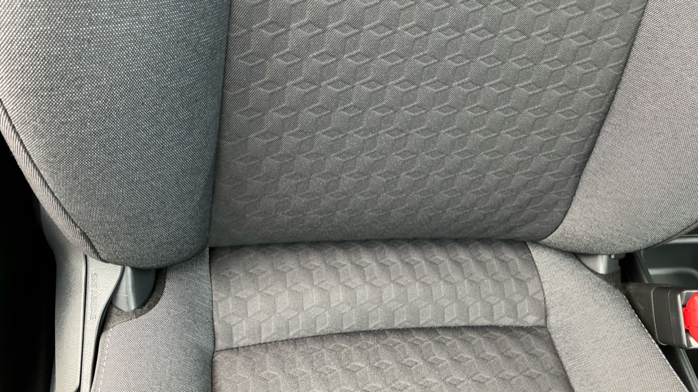 Toyota Yaris 1.5 Hybrid Design 5dr CVT Hybrid Hatchback - Image 14