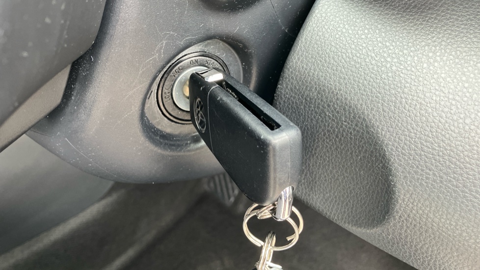 Toyota Yaris 1.5 Hybrid Design 5dr CVT Hybrid Hatchback - Image 16