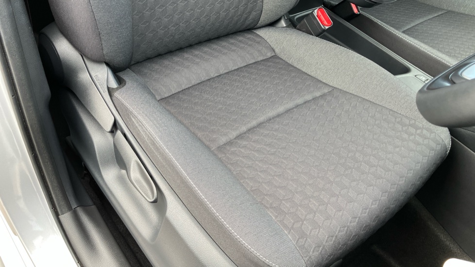Toyota Yaris 1.5 Hybrid Design 5dr CVT Hybrid Hatchback - Image 17