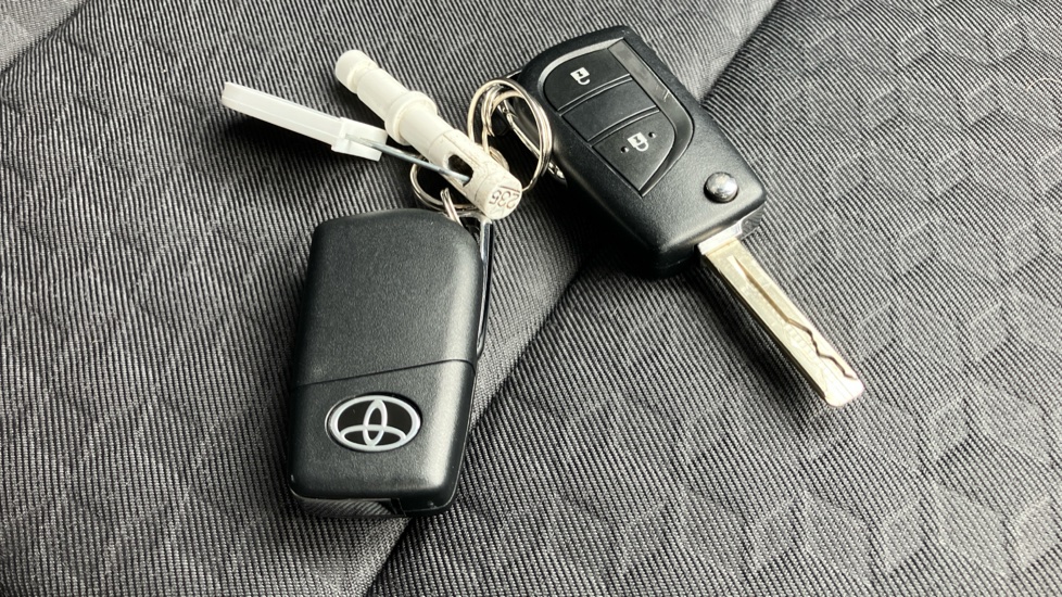 Toyota Yaris 1.5 Hybrid Design 5dr CVT Hybrid Hatchback - Image 28