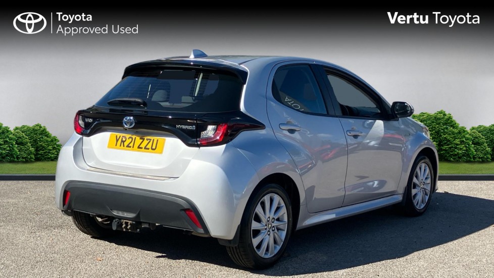 Toyota Yaris 1.5 Hybrid Icon 5dr CVT Hybrid Hatchback - Image 2