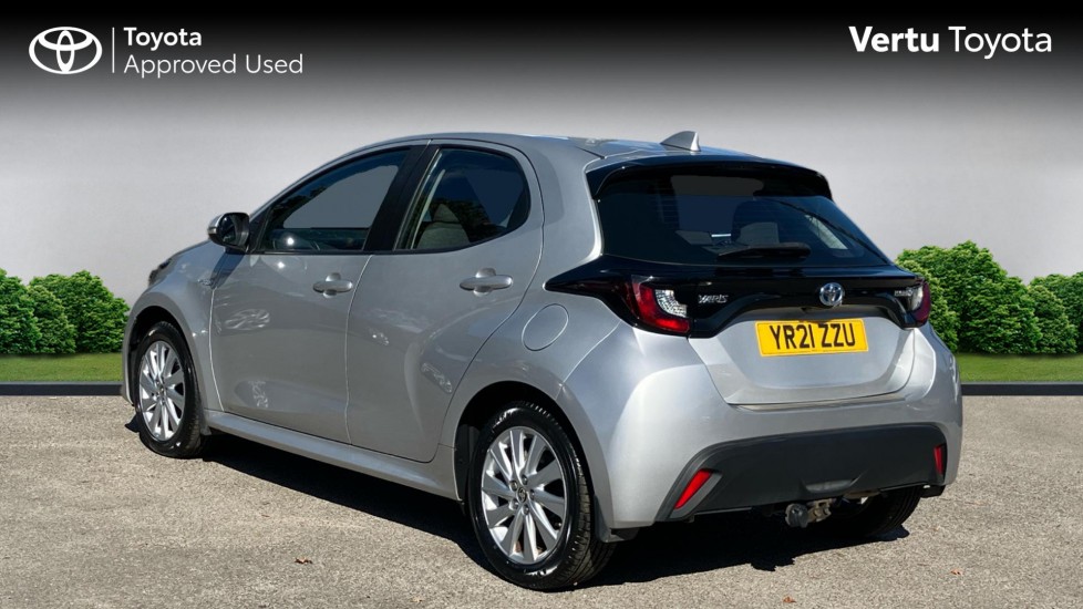 Toyota Yaris 1.5 Hybrid Icon 5dr CVT Hybrid Hatchback - Image 4