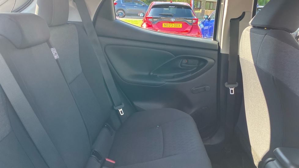 Toyota Yaris 1.5 Hybrid Icon 5dr CVT Hybrid Hatchback - Image 8