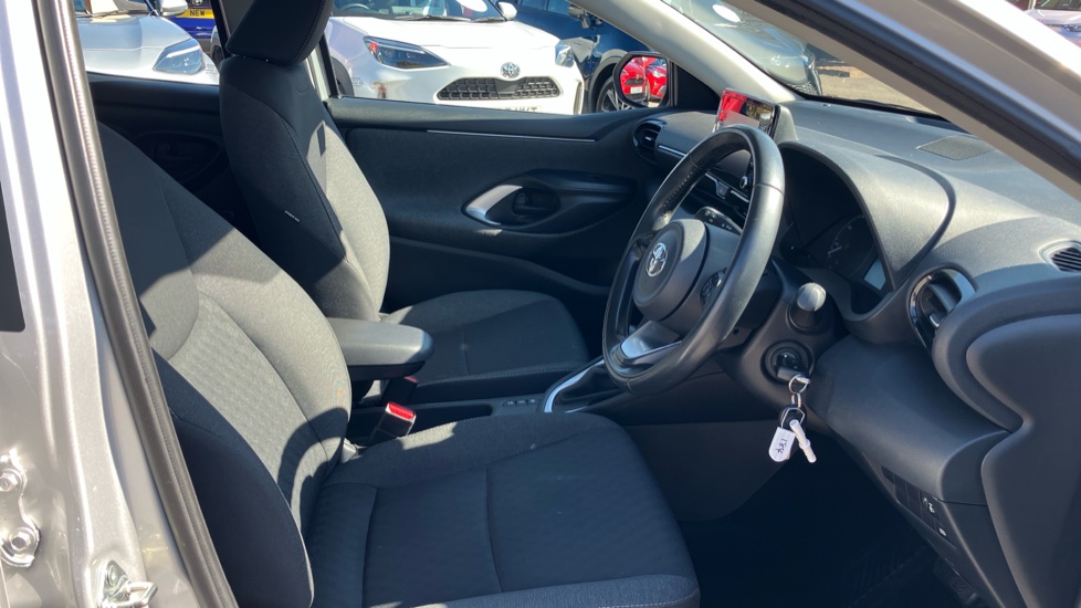 Toyota Yaris 1.5 Hybrid Icon 5dr CVT Hybrid Hatchback - Image 12