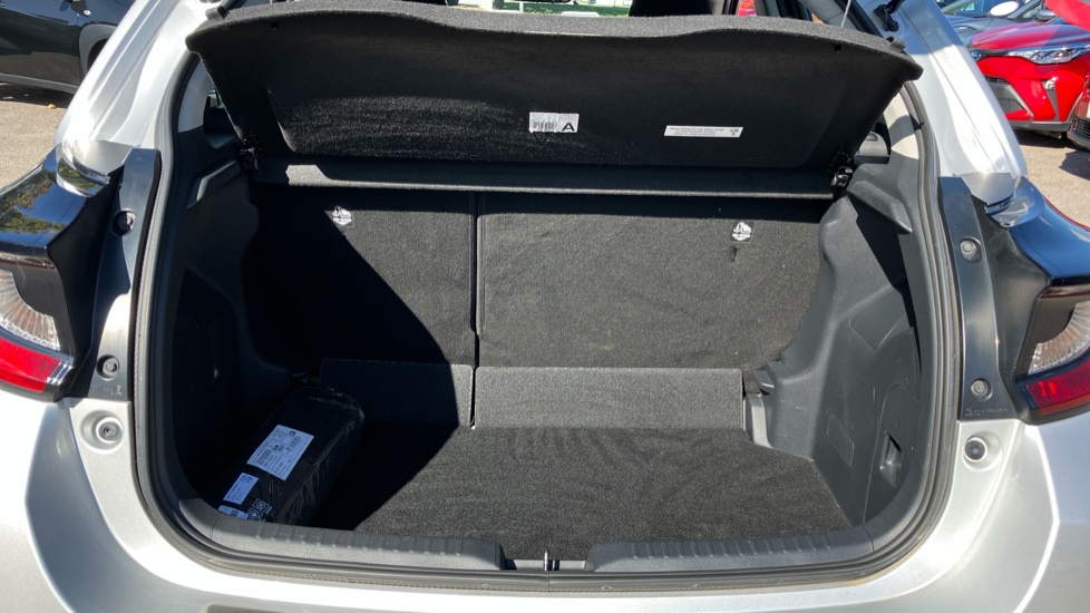 Toyota Yaris 1.5 Hybrid Icon 5dr CVT Hybrid Hatchback - Image 13