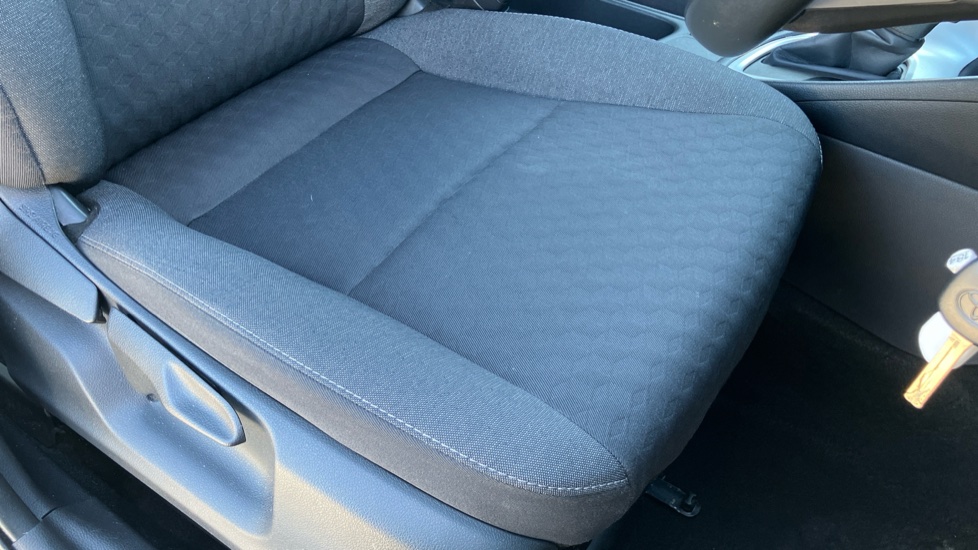 Toyota Yaris 1.5 Hybrid Icon 5dr CVT Hybrid Hatchback - Image 17