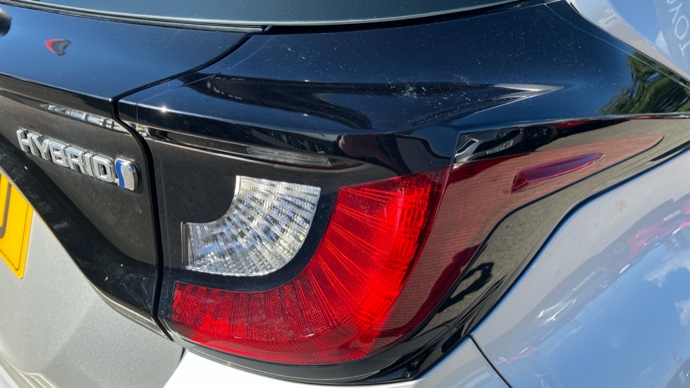 Toyota Yaris 1.5 Hybrid Icon 5dr CVT Hybrid Hatchback - Image 21
