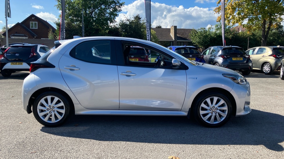 Toyota Yaris 1.5 Hybrid Icon 5dr CVT Hybrid Hatchback - Image 23