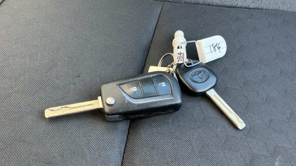 Toyota Yaris 1.5 Hybrid Icon 5dr CVT Hybrid Hatchback - Image 28