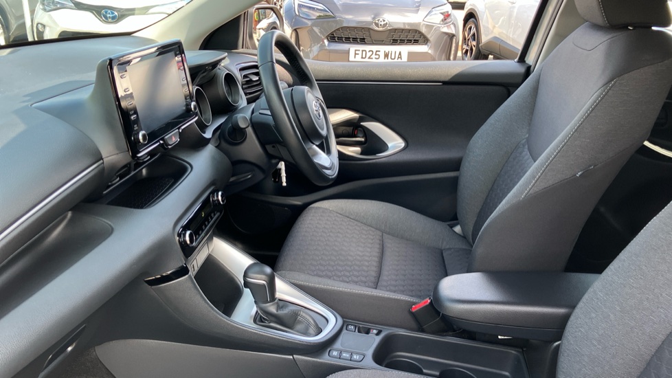 Toyota Yaris 1.5 Hybrid Design 5dr CVT Hybrid Hatchback - Image 5