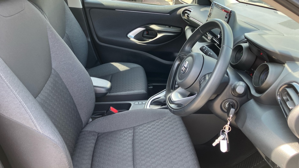 Toyota Yaris 1.5 Hybrid Design 5dr CVT Hybrid Hatchback - Image 12