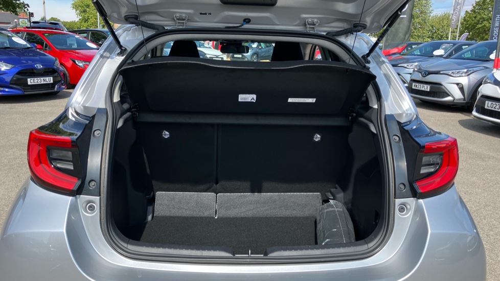Toyota Yaris 1.5 Hybrid Design 5dr CVT Hybrid Hatchback - Image 13