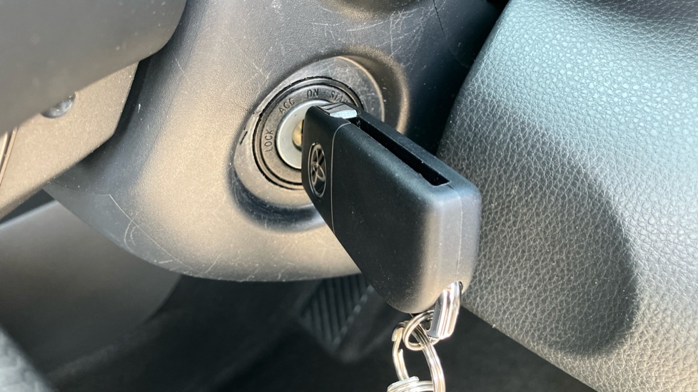 Toyota Yaris 1.5 Hybrid Design 5dr CVT Hybrid Hatchback - Image 16