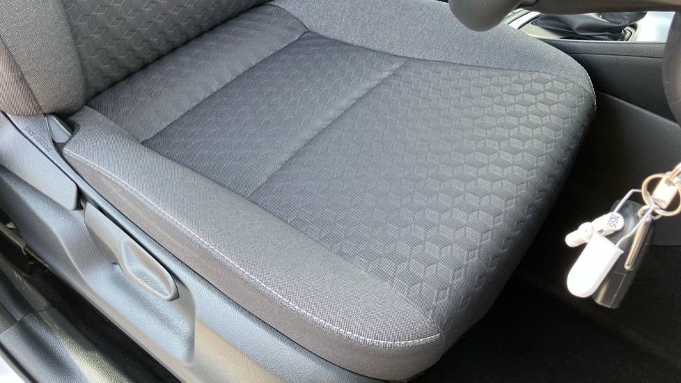 Toyota Yaris 1.5 Hybrid Design 5dr CVT Hybrid Hatchback - Image 17