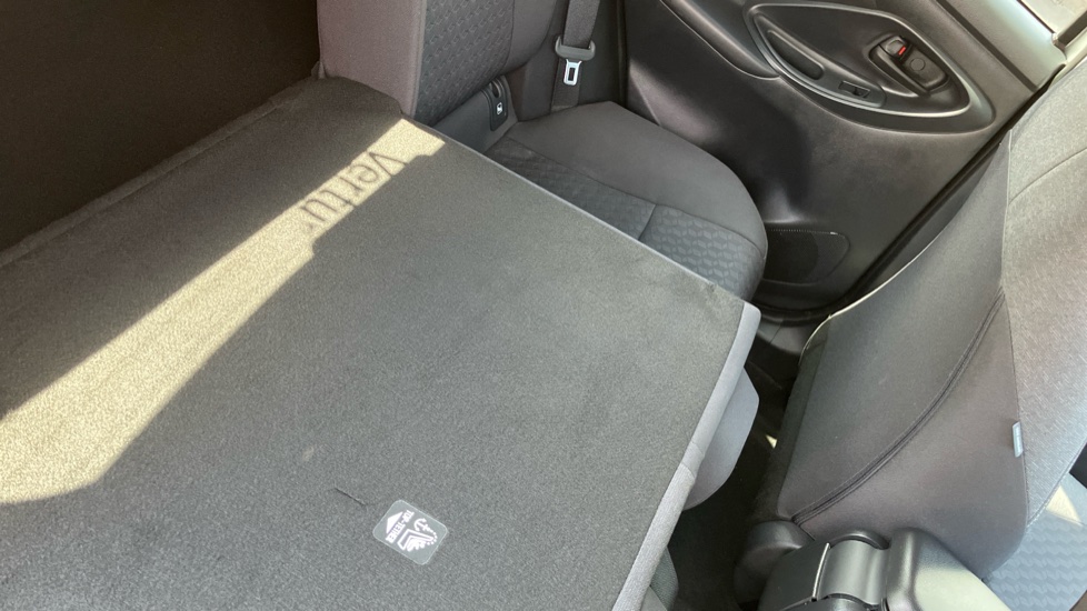 Toyota Yaris 1.5 Hybrid Design 5dr CVT Hybrid Hatchback - Image 18