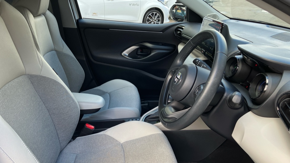Toyota Yaris 1.5 Hybrid Excel 5dr CVT Hybrid Hatchback - Image 12