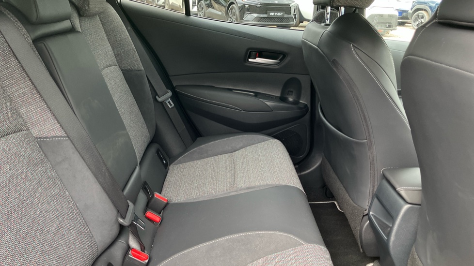 Toyota Corolla 1.8 Hybrid Design 5dr CVT Hybrid Hatchback - Image 8