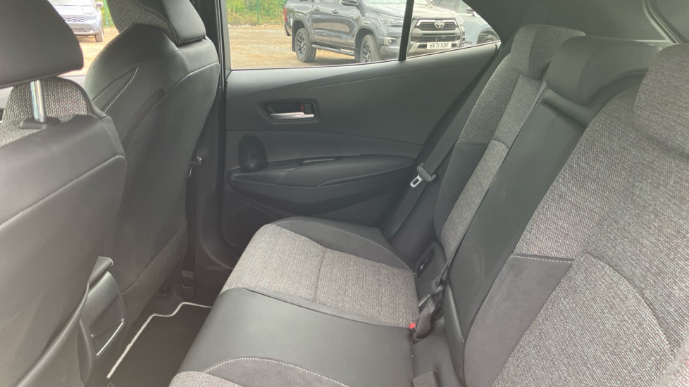 Toyota Corolla 1.8 Hybrid Design 5dr CVT Hybrid Hatchback - Image 15