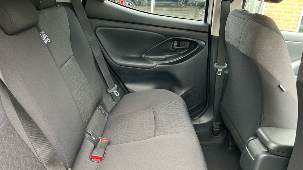 Toyota Yaris 1.5 Hybrid Design 5dr CVT Hybrid Hatchback - Image 8