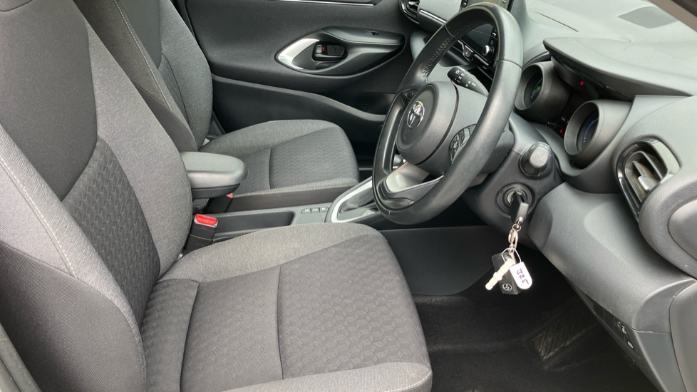 Toyota Yaris 1.5 Hybrid Design 5dr CVT Hybrid Hatchback - Image 12