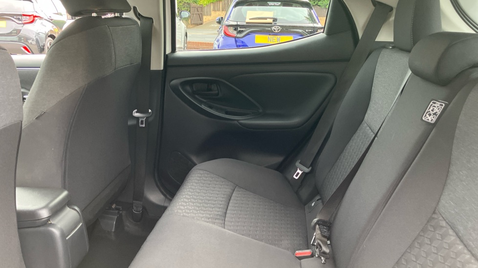 Toyota Yaris 1.5 Hybrid Design 5dr CVT Hybrid Hatchback - Image 15