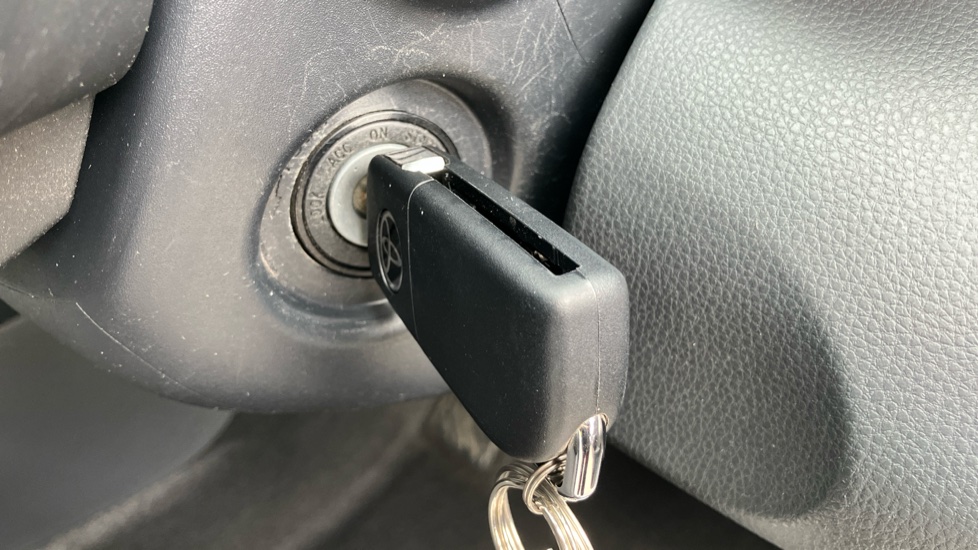 Toyota Yaris 1.5 Hybrid Design 5dr CVT Hybrid Hatchback - Image 16