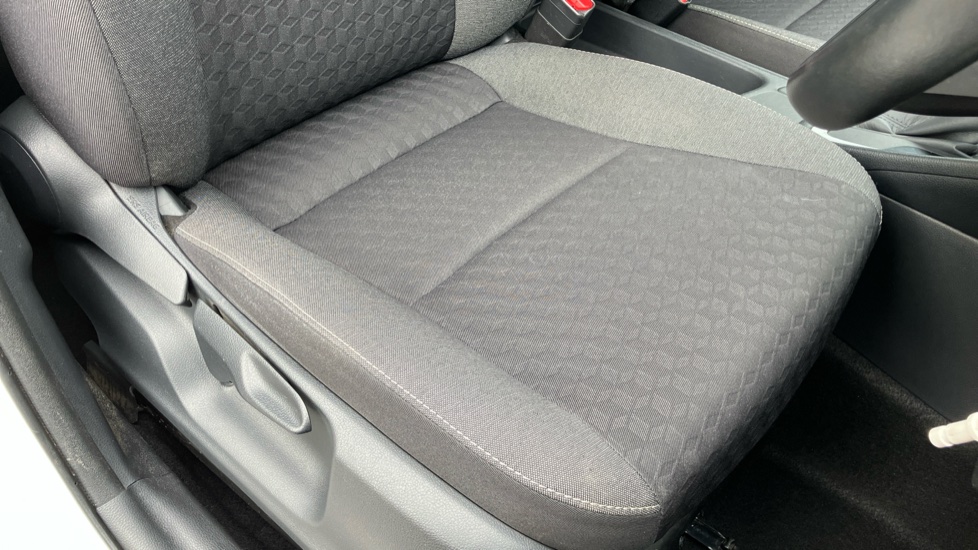 Toyota Yaris 1.5 Hybrid Design 5dr CVT Hybrid Hatchback - Image 17